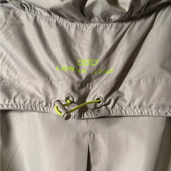 LORNA JANE Active Elevate Grey Vest in Size XS - Picture 9 of 9